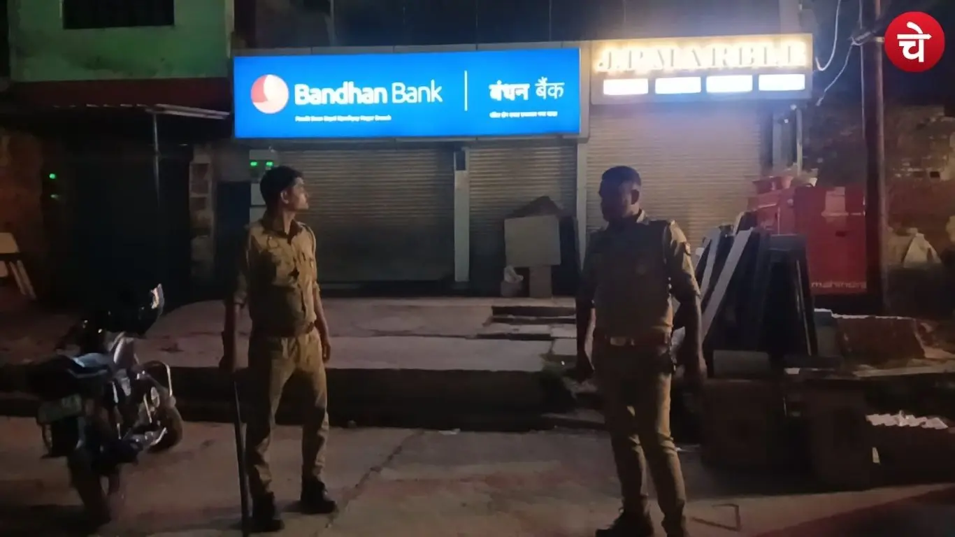 Police arrived at the scene upon being alerted by the sound of a siren
